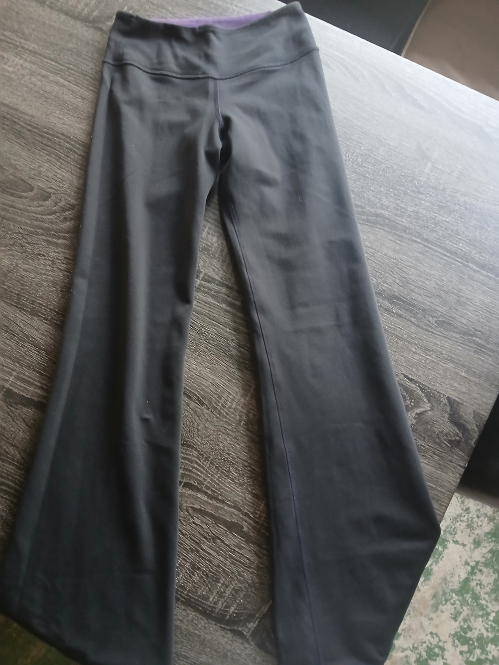 Women’s Flare Lululemon Yoga Pants/reversible - Picture 8 of 9